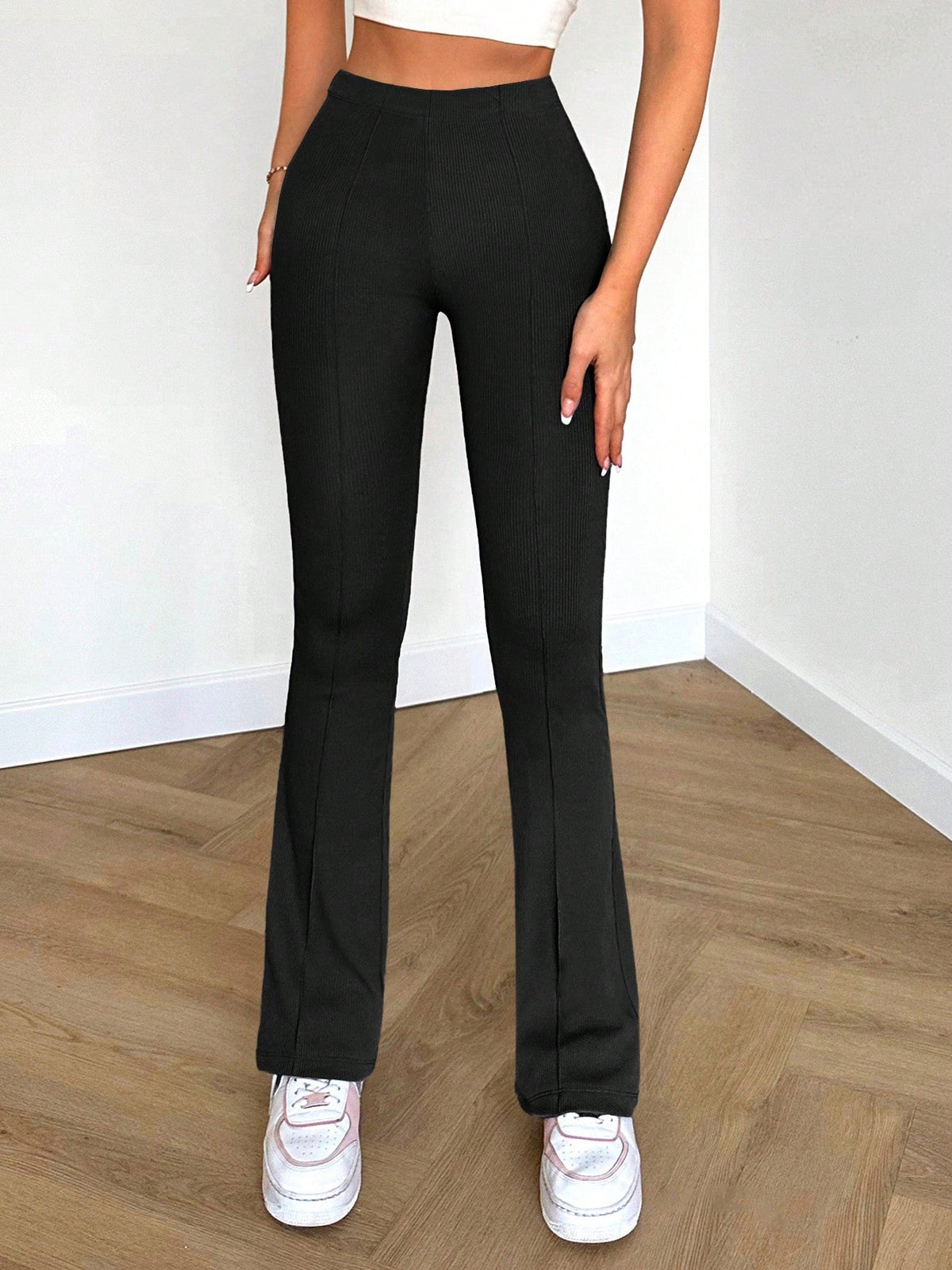 Pantaloni svasati monocolore