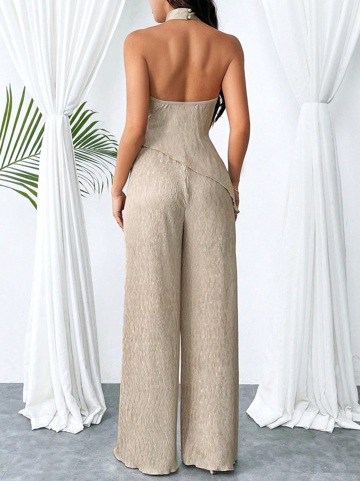 Set di pantaloni a gamba larga e camicetta halter kaki con orlo irregolare plissettato e schiena scoperta