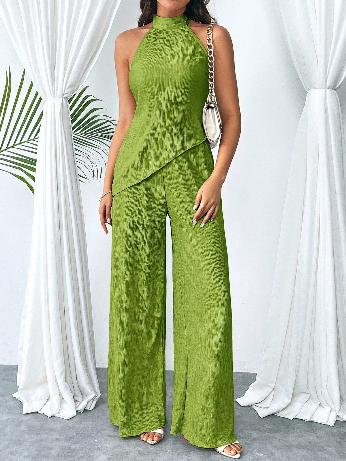 Set di pantaloni a gamba larga e camicetta halter kaki con orlo irregolare plissettato e schiena scoperta