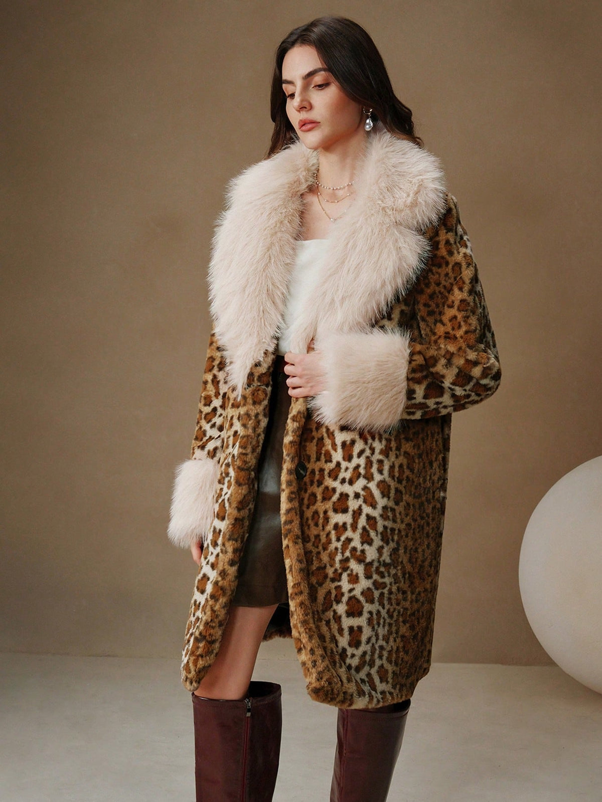 Cappotto lungo da donna a linea A con finta pelliccia e bordo morbido a stampa leopardata