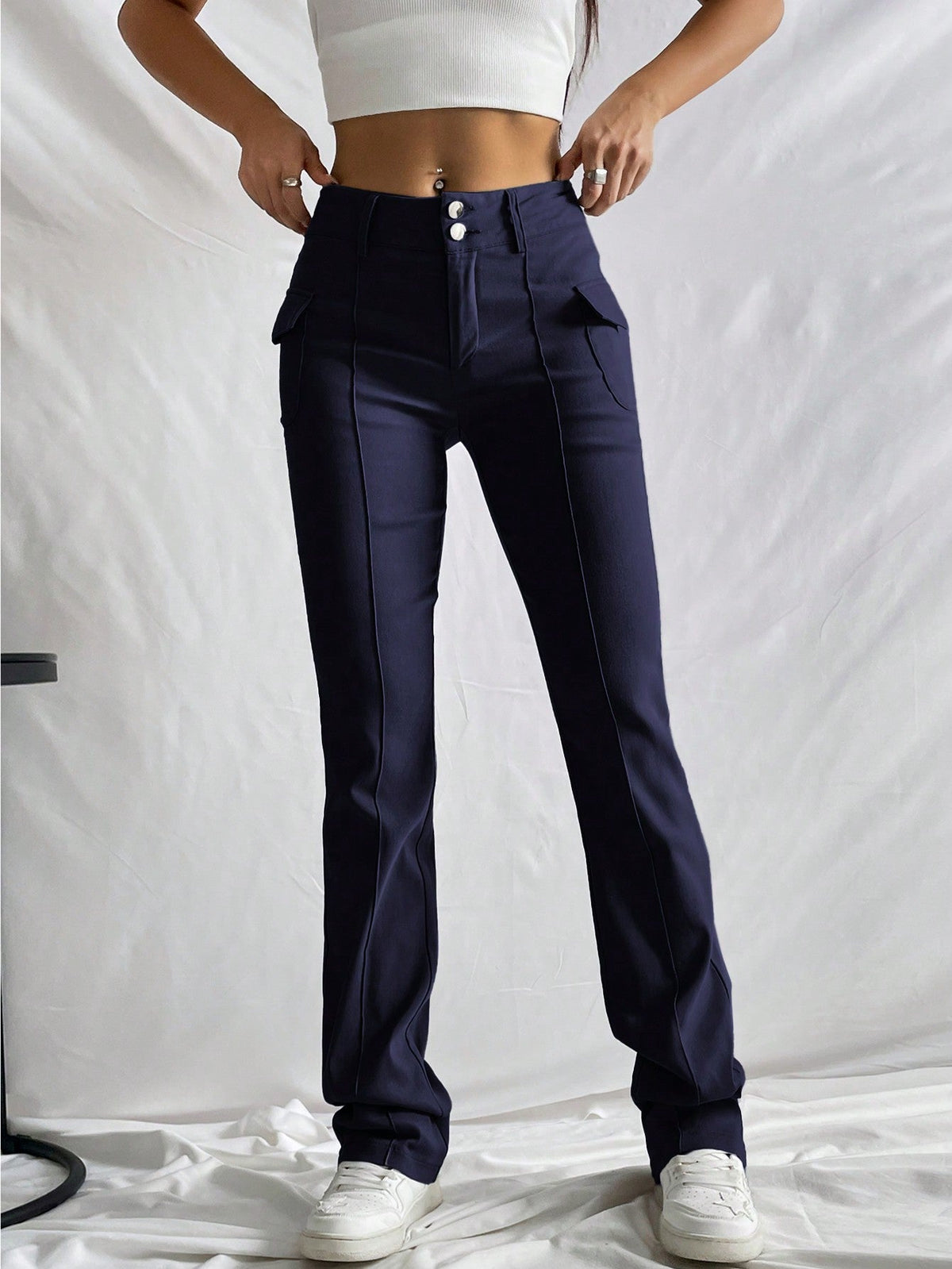 Pantaloni Grigi Con Dettaglio Aletta Retrò E Dettaglio Cucitura