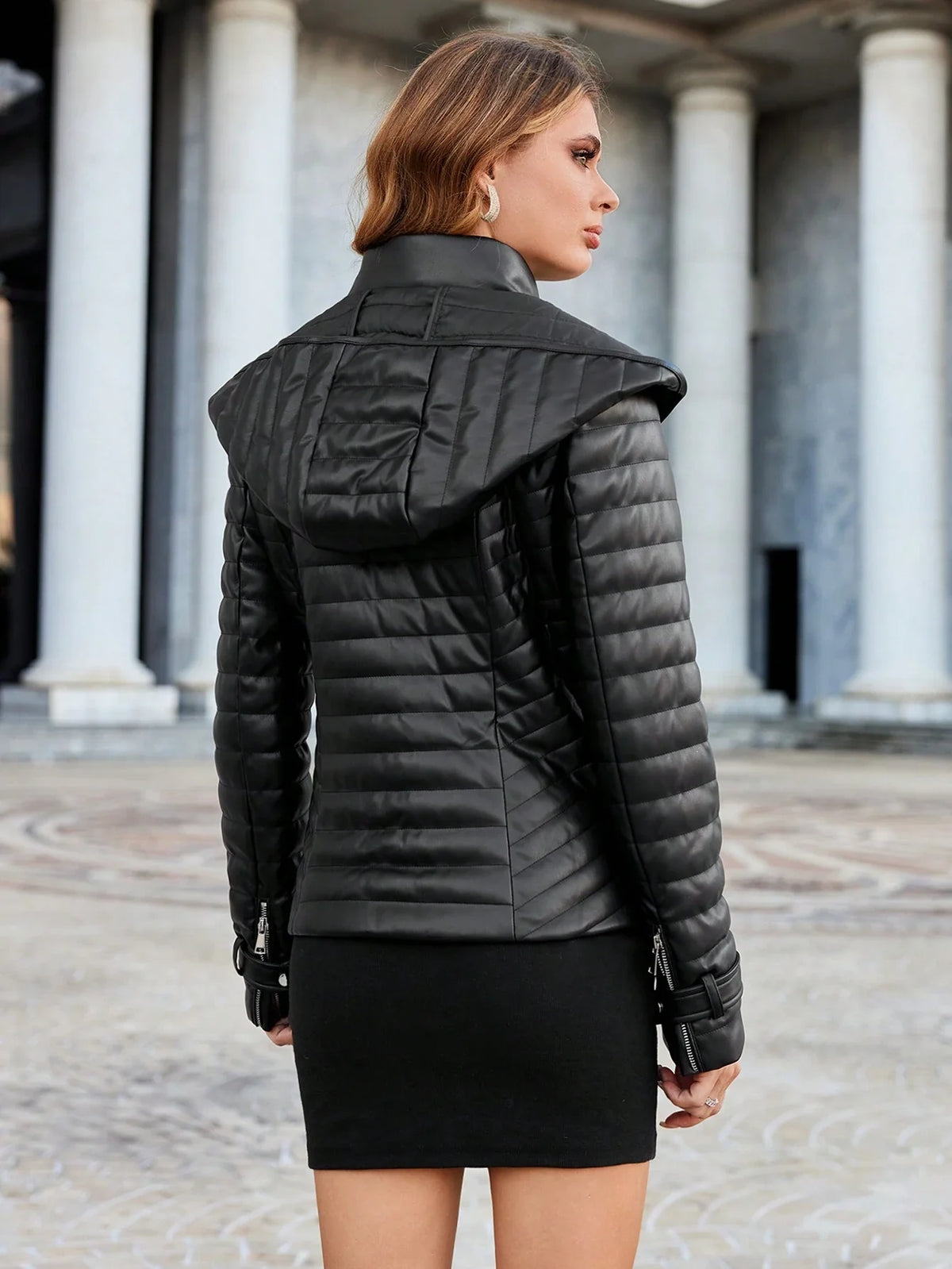 Cappotto Imbottito Nero Con Cappuccio Da Donna