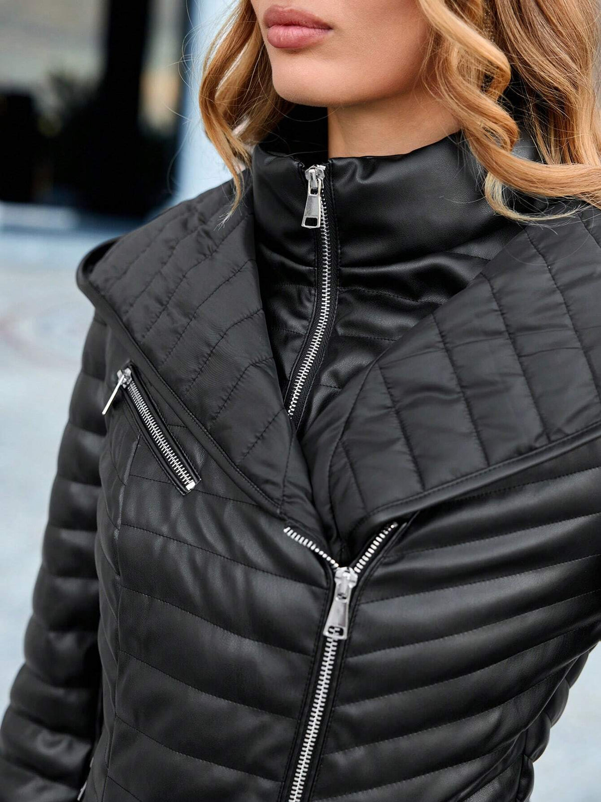 Cappotto Imbottito Nero Con Cappuccio Da Donna