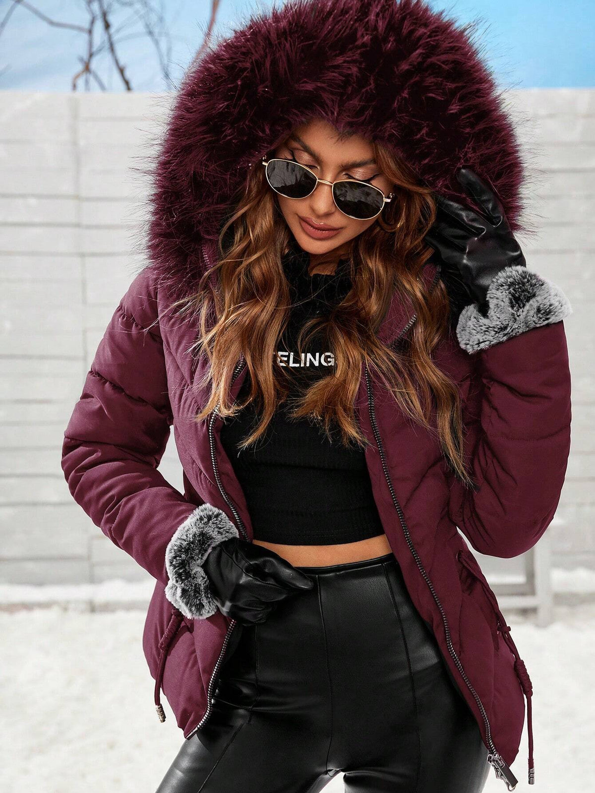 Cappotto con cappuccio imbottito, con cerniera e coulisse