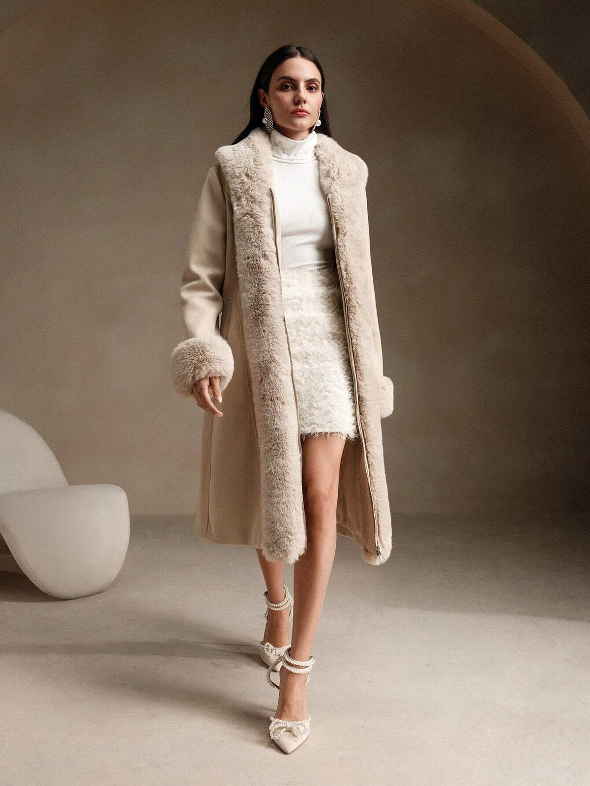 Cappotto con collo in pelliccia finta arricchito, tipo teddy soffice per donne, vestibilitˆ comoda