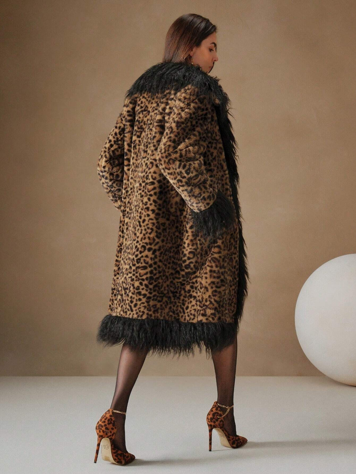 Cappotto in finta pelliccia con finiture in stampa leopardata fluffy midi a-line in vita, classico e versatile per le donne