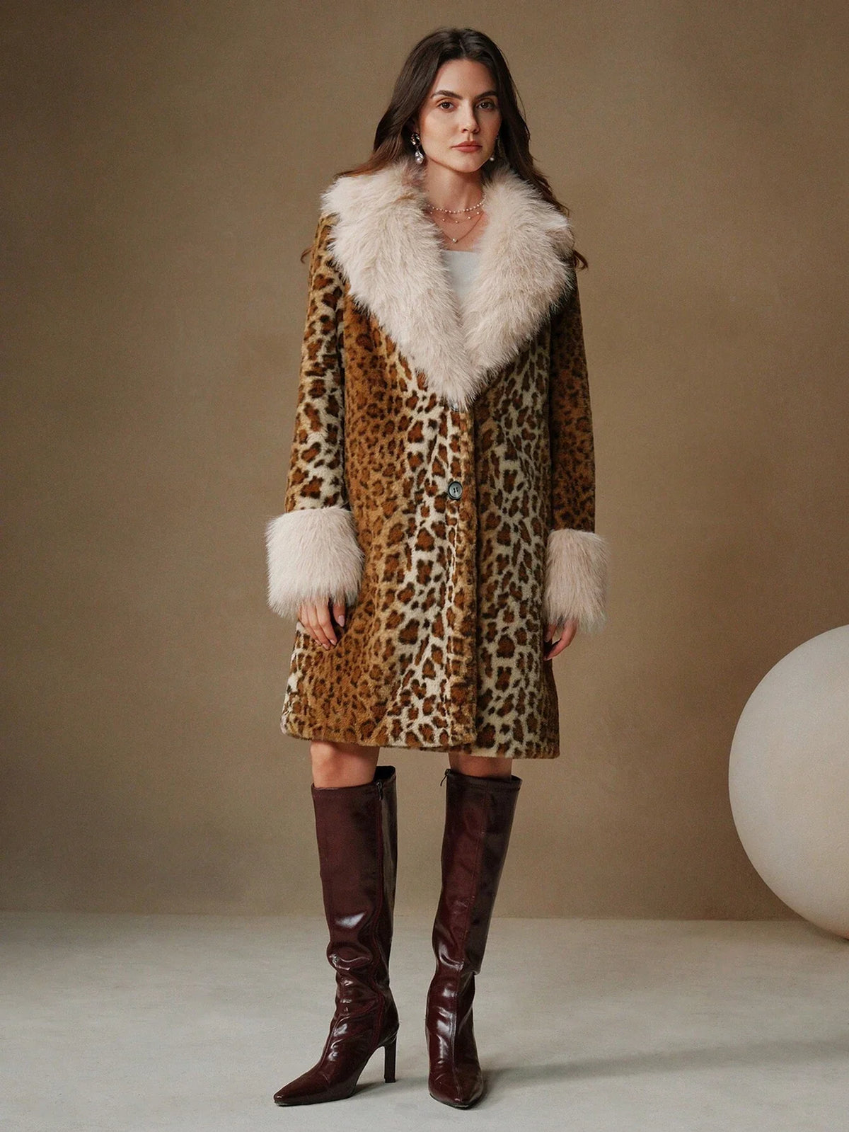 Cappotto lungo da donna a linea A con finta pelliccia e bordo morbido a stampa leopardata