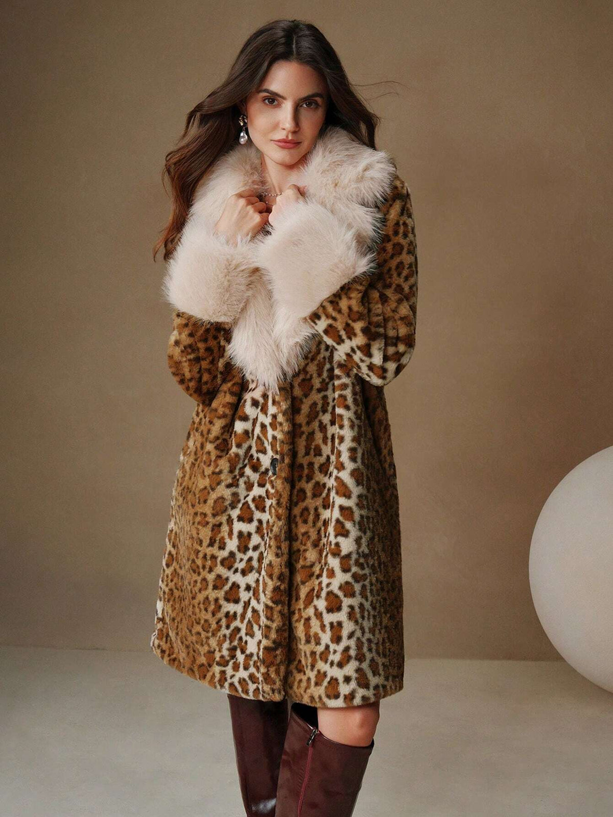 Cappotto lungo da donna a linea A con finta pelliccia e bordo morbido a stampa leopardata