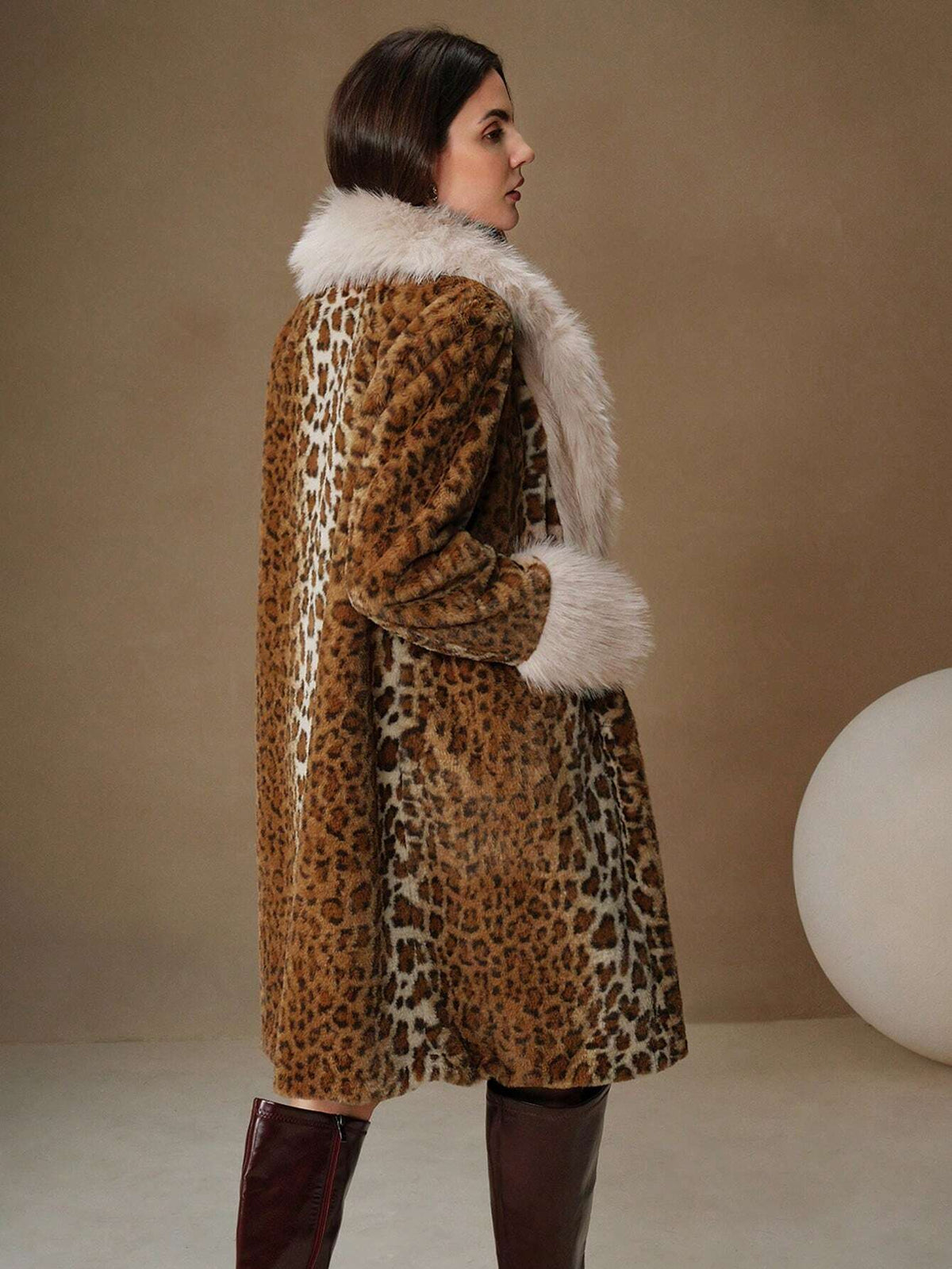 Cappotto lungo da donna a linea A con finta pelliccia e bordo morbido a stampa leopardata