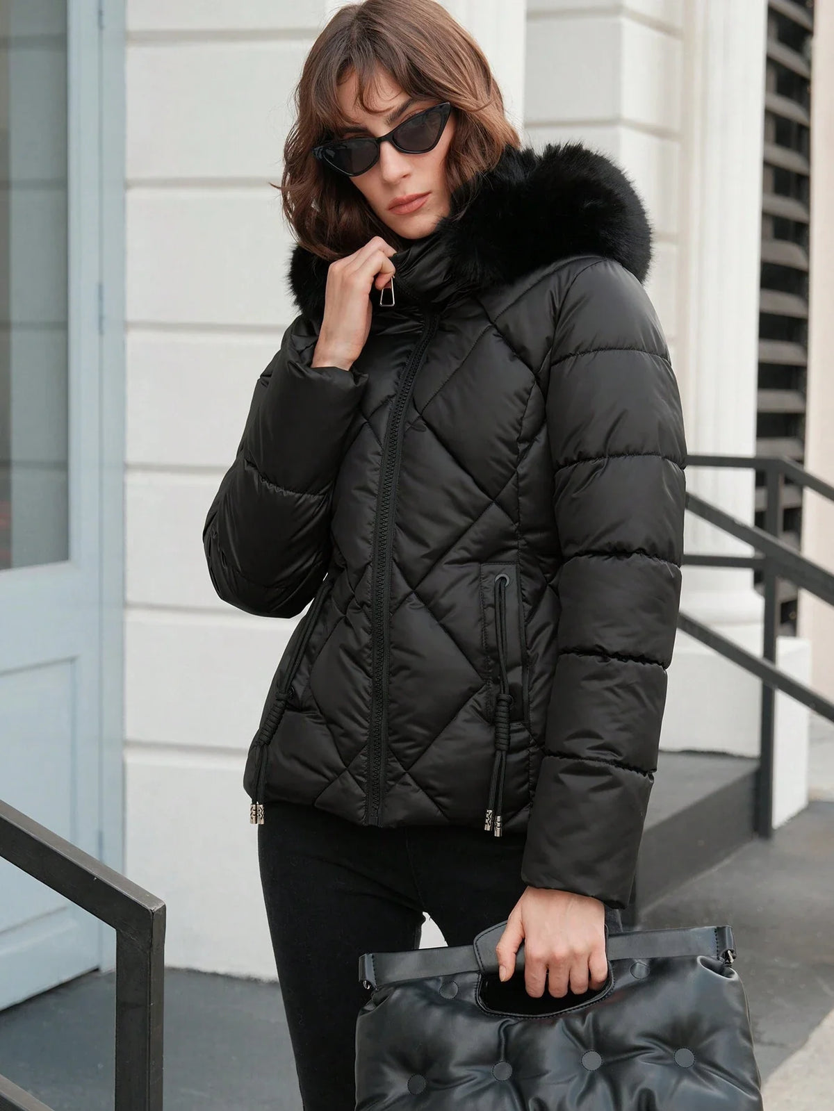 Cappotto trapunto bordo sfocato con cappuccio