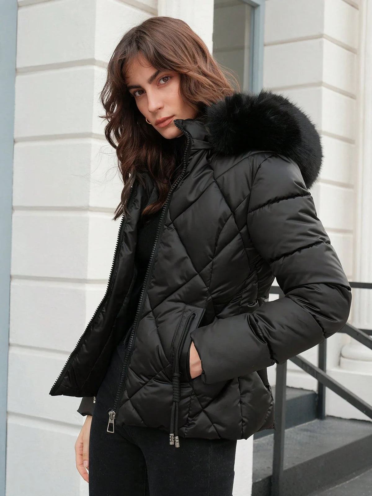 Cappotto trapunto bordo sfocato con cappuccio
