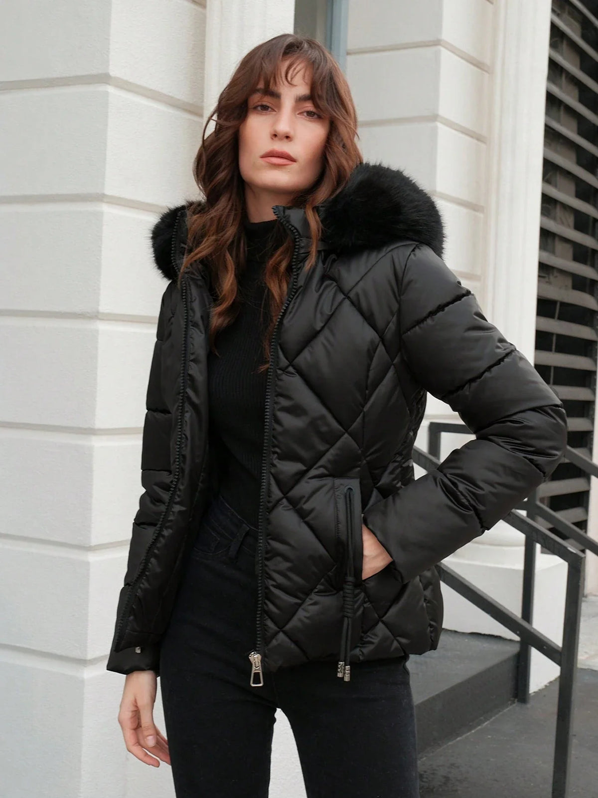 Cappotto trapunto bordo sfocato con cappuccio