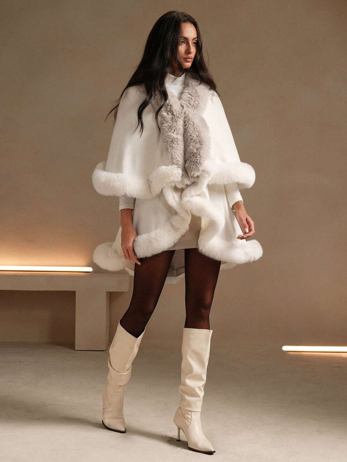 Cardigan aperto elegante in maglia a doppio strato di stile europeo classico autunnale/invernale da donna con pelliccia finta di coniglio, poncho cape