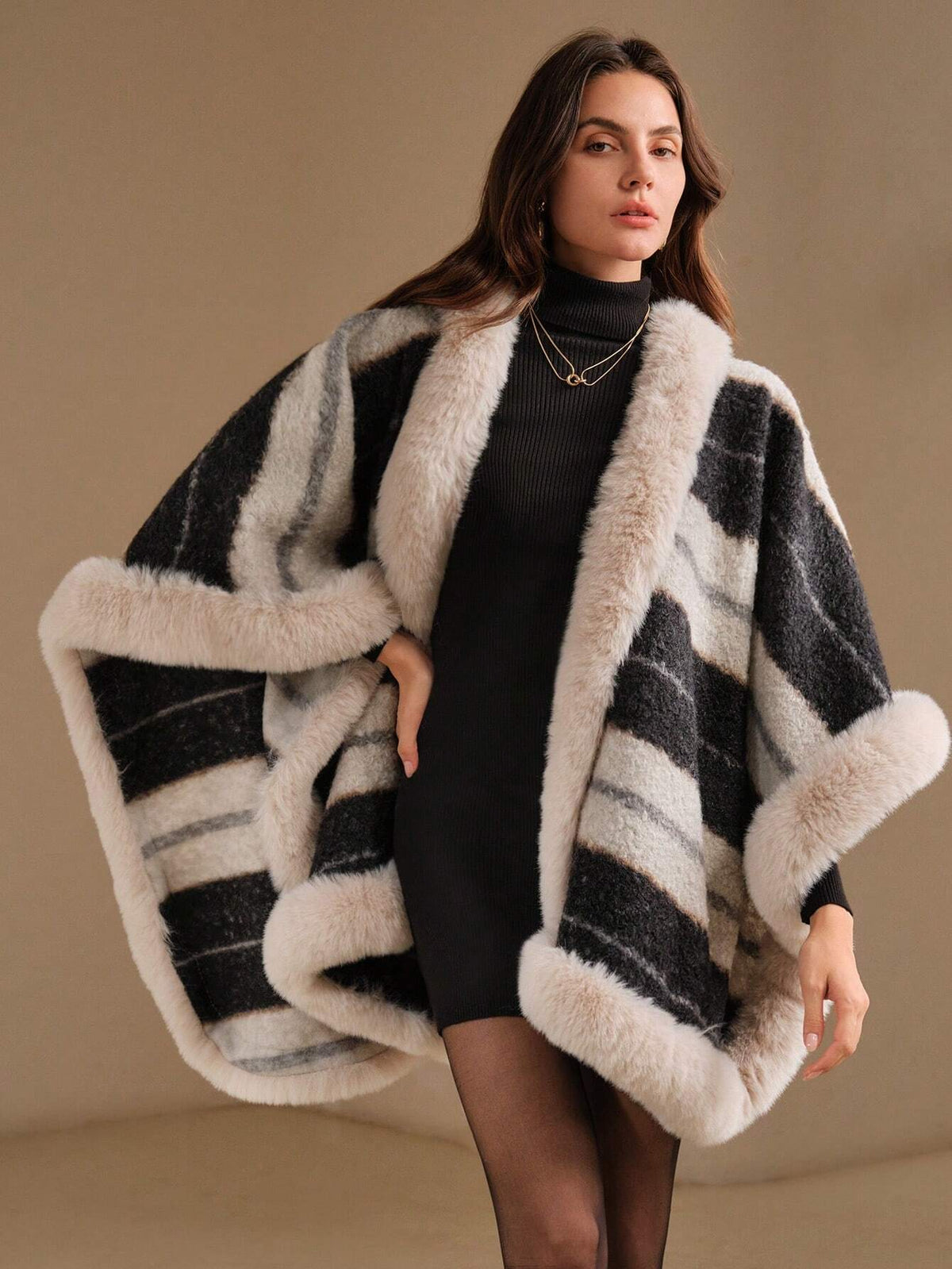 Cardigan poncho con collo in pelliccia finta in stile europeo elegante, invernale classico per le donne