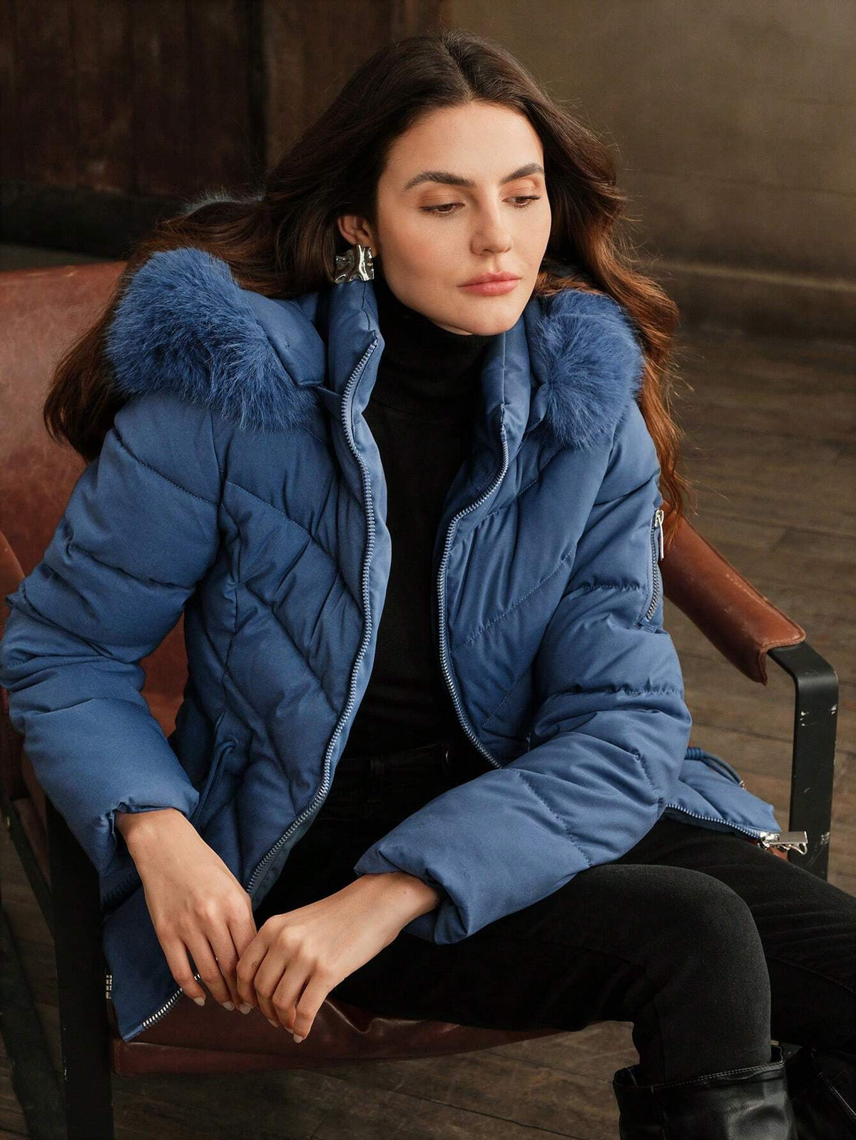 Cappotto con cappuccio imbottito, con cerniera e coulisse