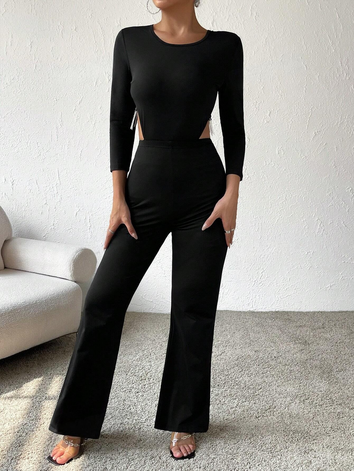 Jumpsuit con strass con frange cut out indietro con gamba svasata