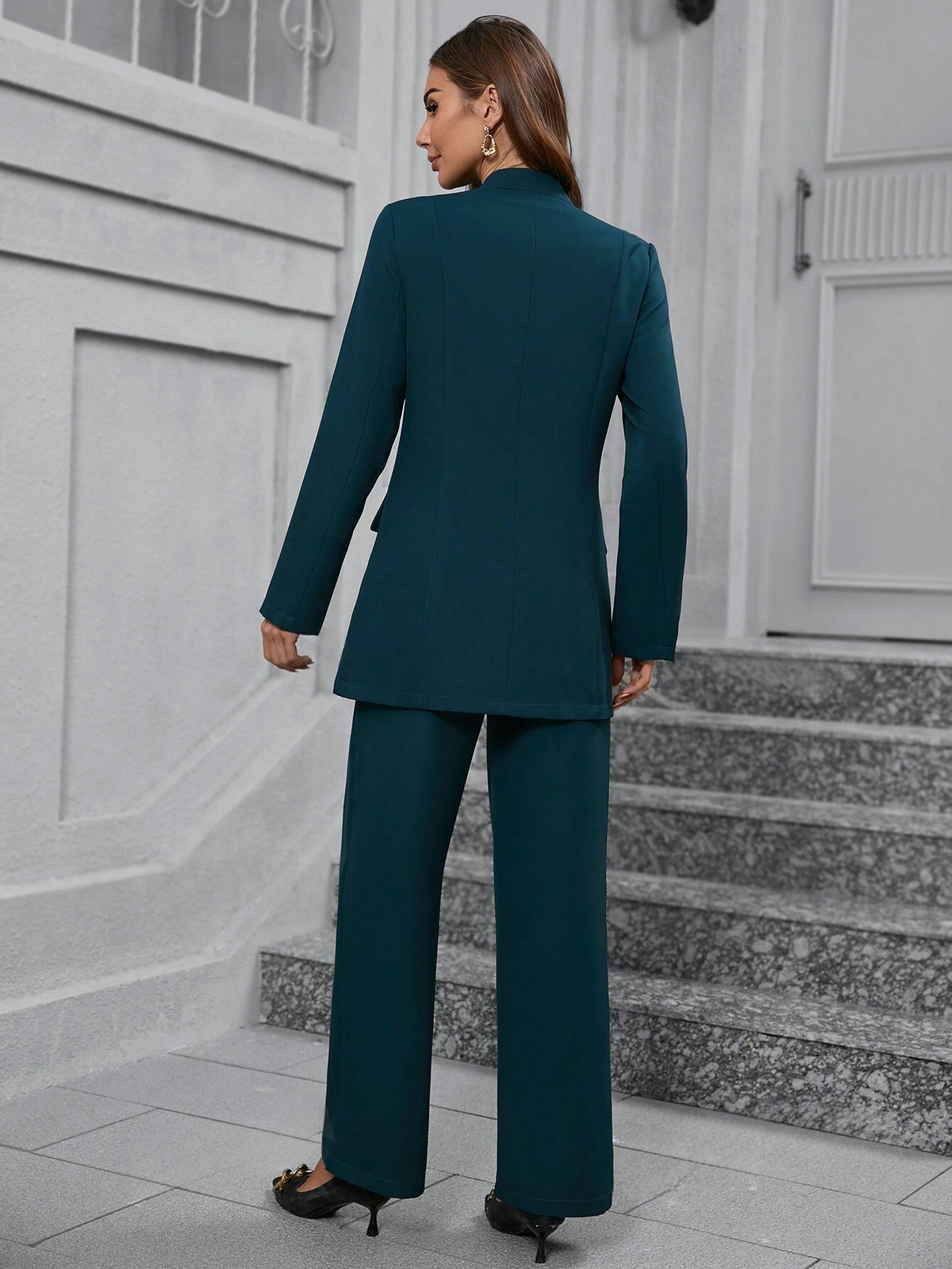 Set elegante da donna composto da blazer a maniche lunghe monocromatico e pantaloni