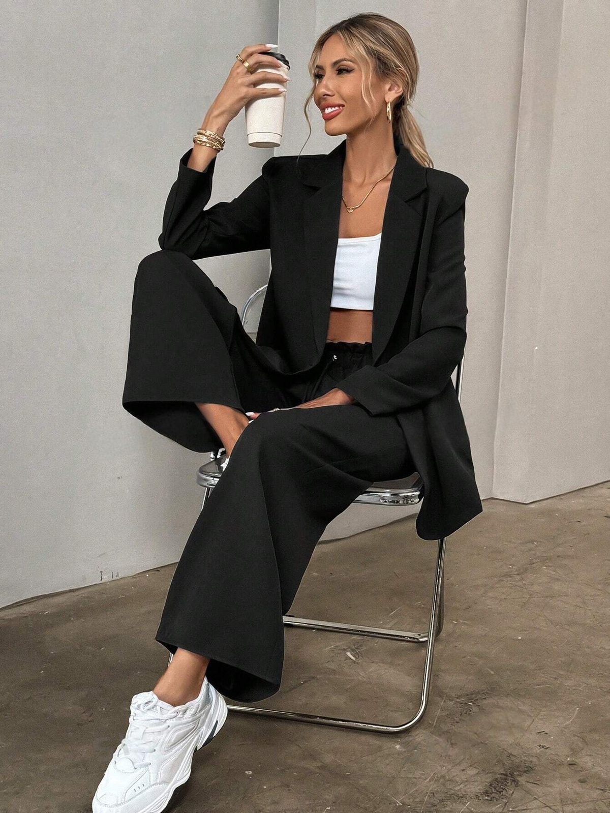 Set di tailleur donna casual elegante e comodo composto da giacca e pantaloni a vita alta con coulisse