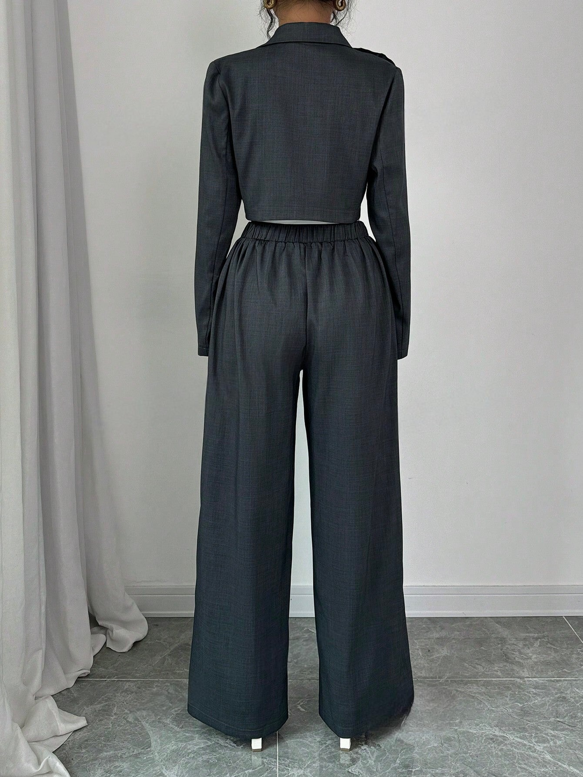 Set giacca e pantaloni a gamba ampia con applicazioni floreali manica lunga donna,