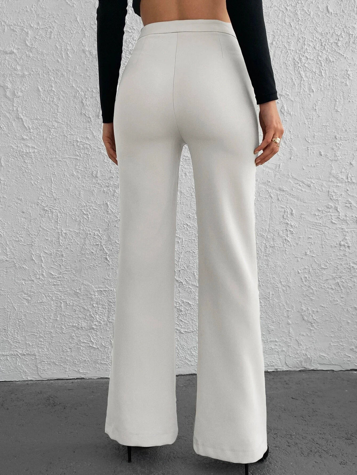 Pantaloni svasati monocolore senza cintura