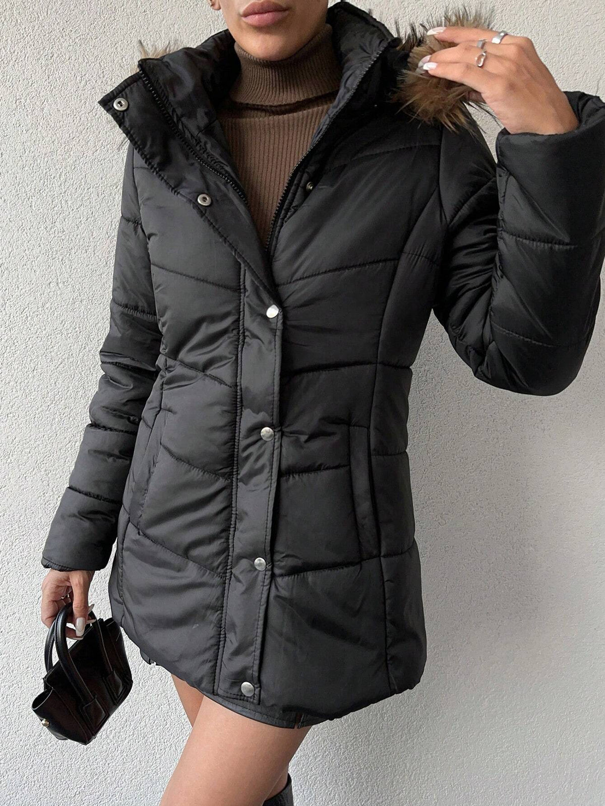 Cappotto Imbottito Con Cappuccio Con Zip Frontale Da Donna E Bordo In Peluche