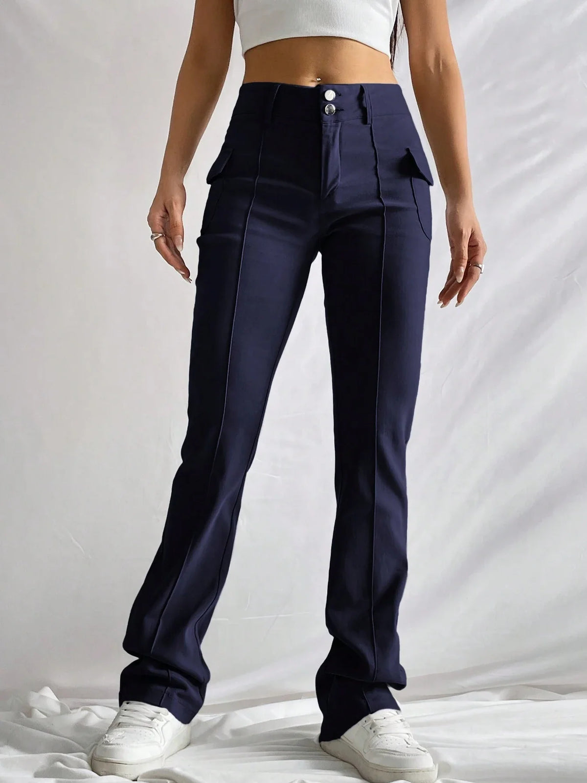 Pantaloni Grigi Con Dettaglio Aletta Retrò E Dettaglio Cucitura