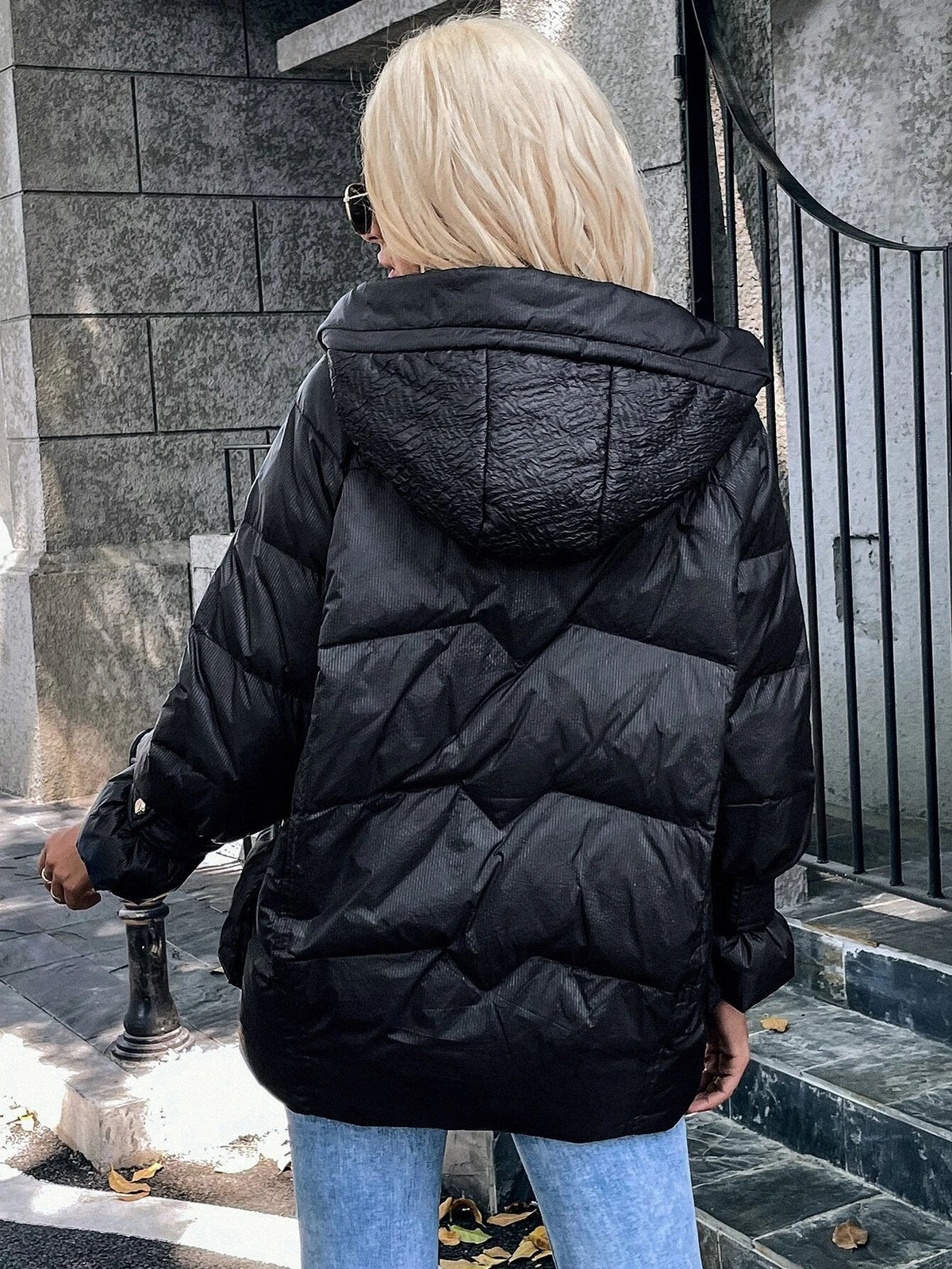 Cappotto piumino monocolore chiusura lampo con cappuccio