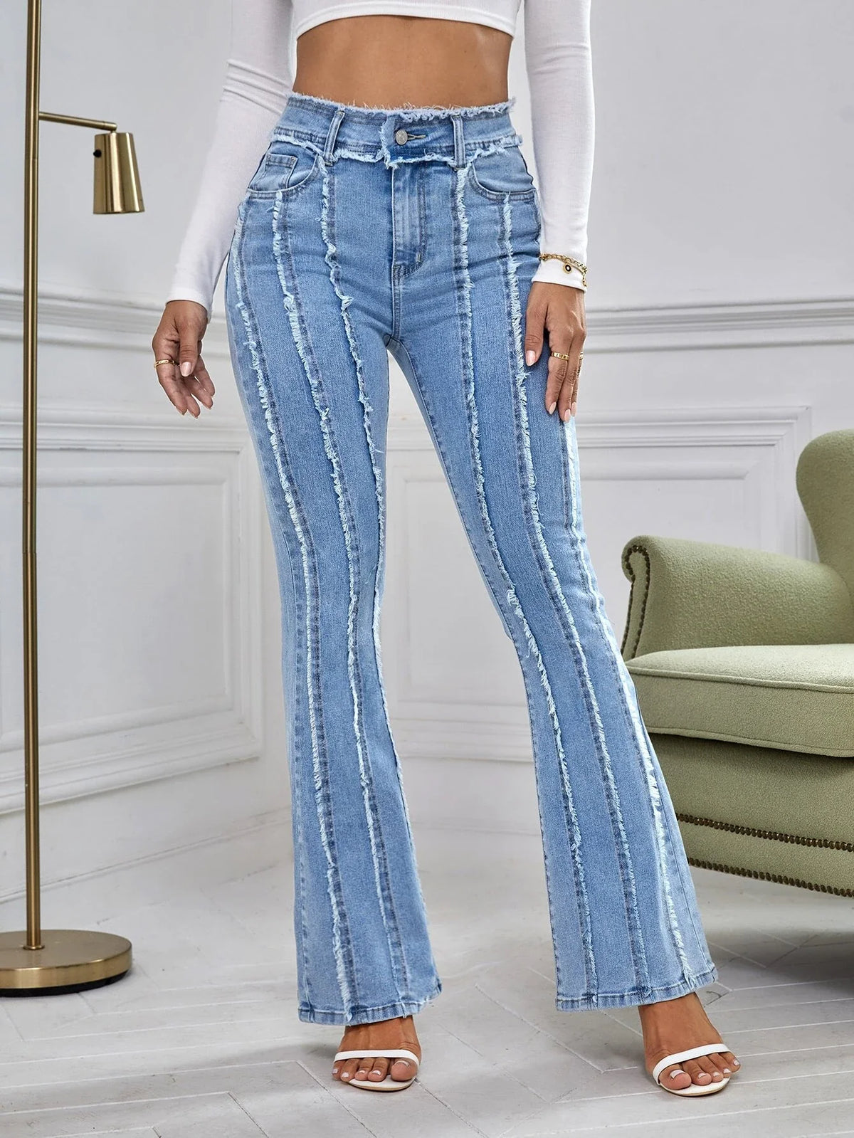 Jeans con taglio grezzo bootcut