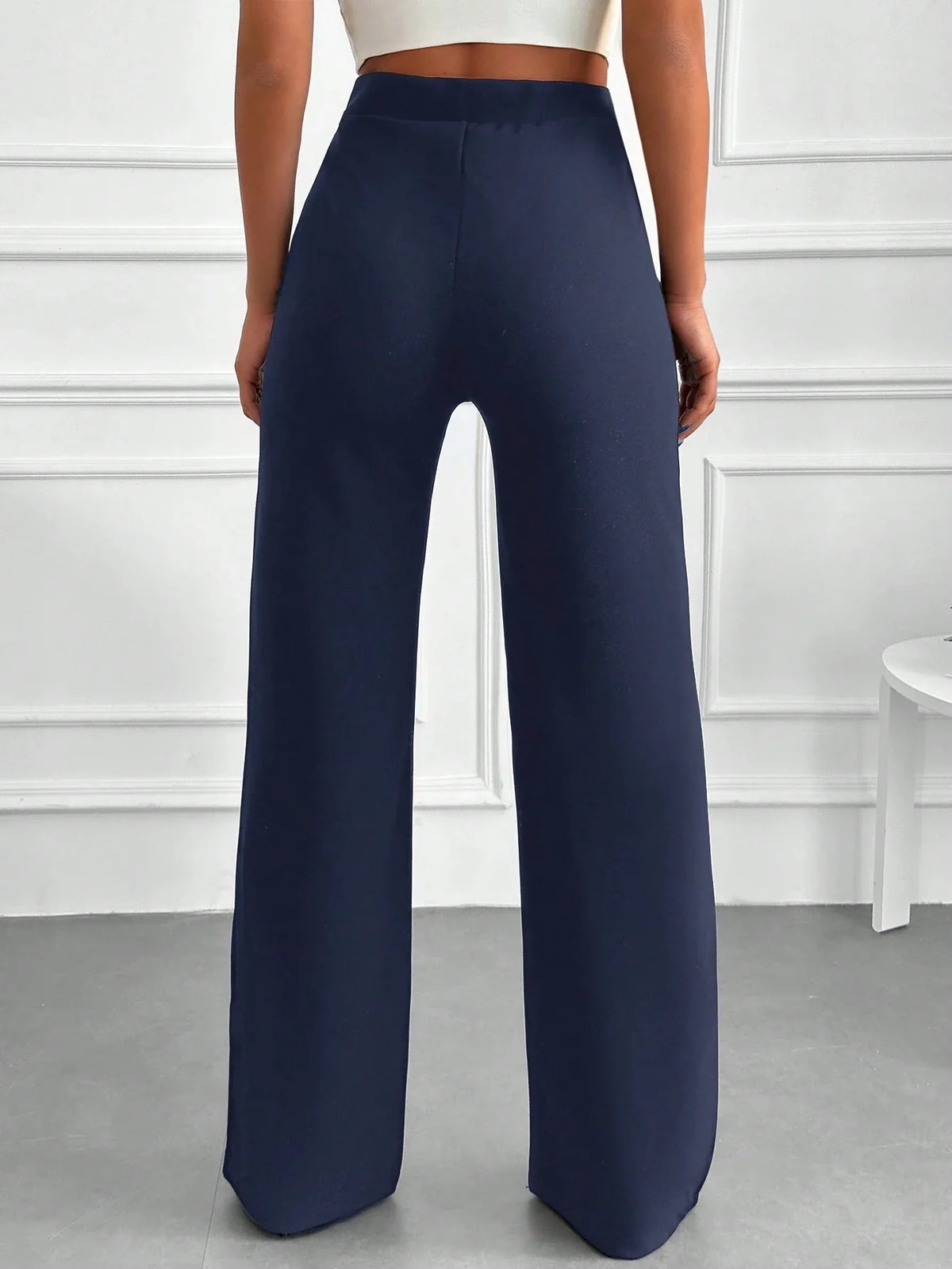Pantaloni vita alta con bottone frontale