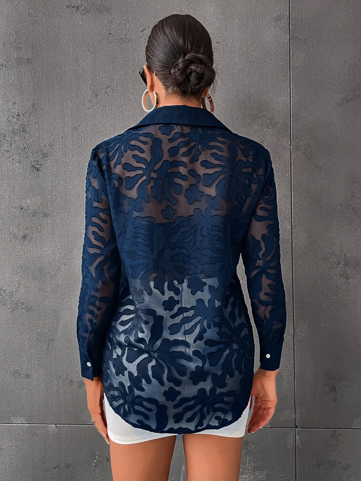 Camicia con bottone frontale trasparente senza reggiseno