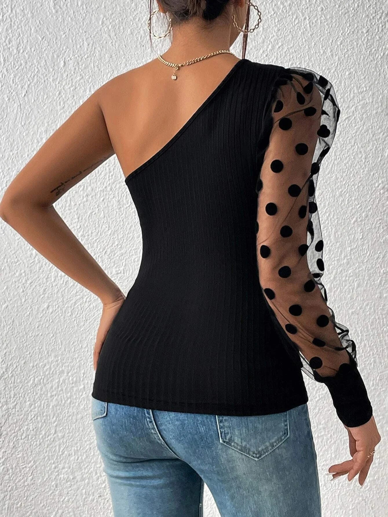 Maglia A Manica Gigot A Rete Dobby In Contrasto Nero Con Una Spalla Sc YAMARI