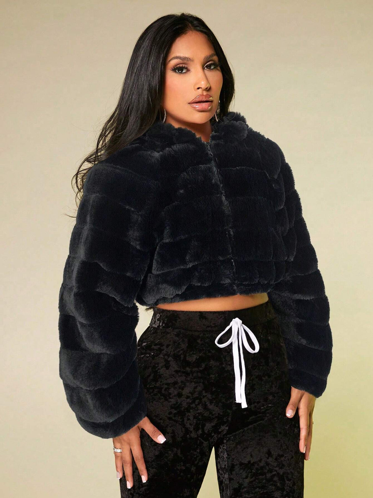 Cappotto con zip con cappuccio corto morbido