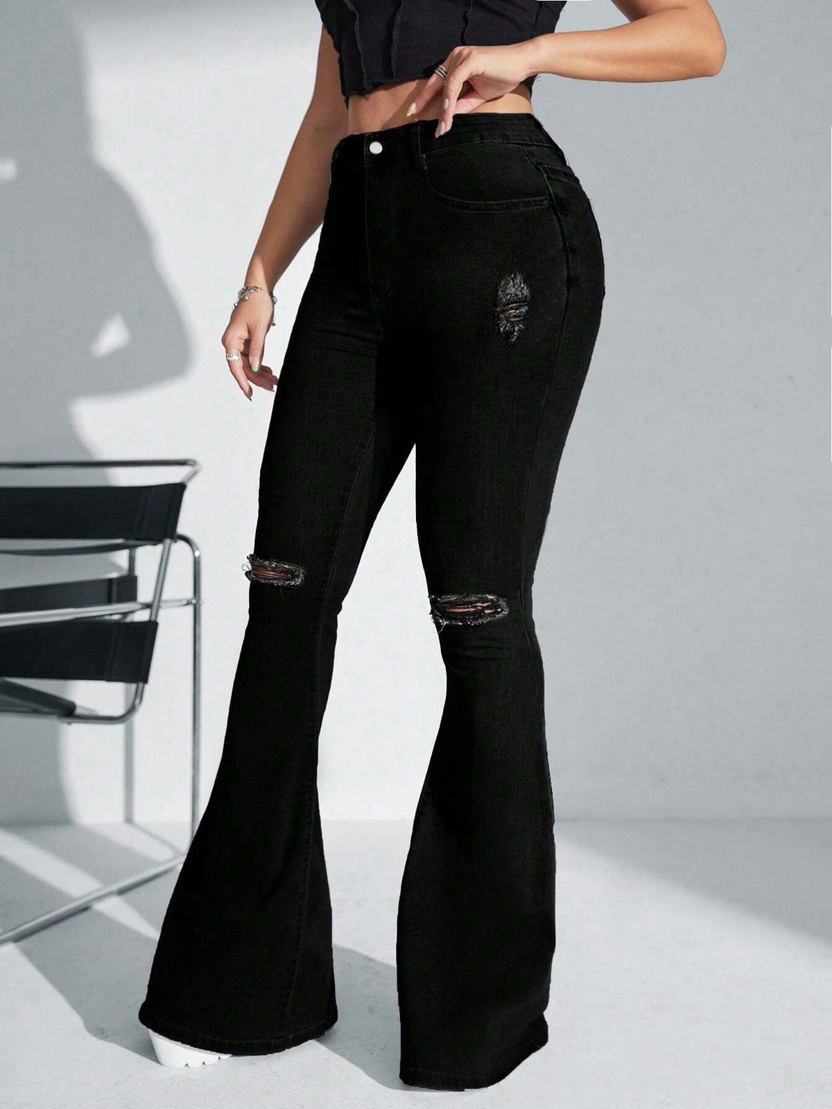 Jeans a gamba svasata vita alta con strappati