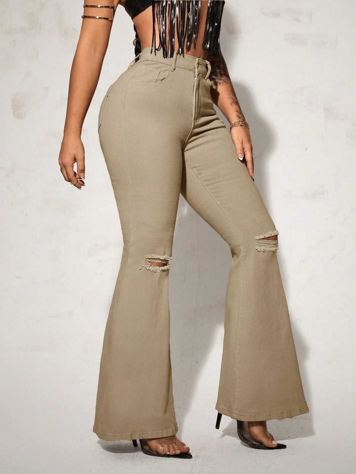 Jeans a gamba svasata vita alta con strappati