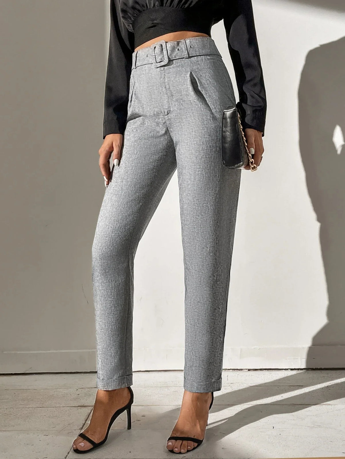 Pantaloni monocolore con cintura zip