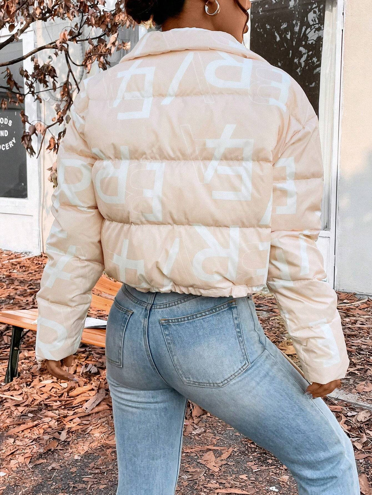 Piumini con grafica lettera orlo con coulisse con zip